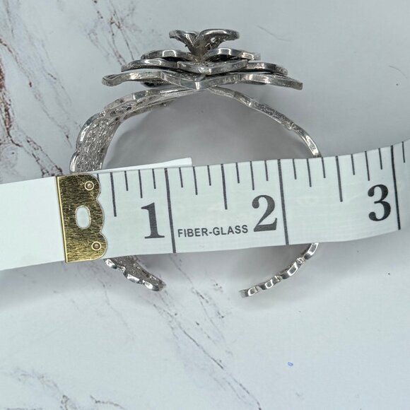 Vintage-Style Silver Filigree Floral Cuff Bracelet – Adjustable - Picture 5 of 6